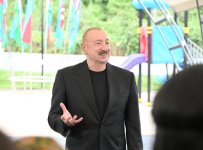 President Ilham Aliyev meets residents of Badara, Dashbulag, Seyidbeyli, and Shushakand villages of Khojaly (PHOTO)