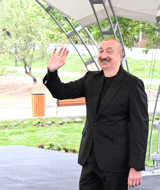 President Ilham Aliyev meets residents of Badara, Dashbulag, Seyidbeyli, and Shushakand villages of Khojaly (PHOTO)