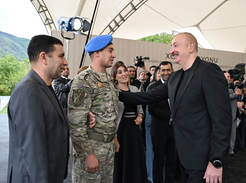 President Ilham Aliyev meets residents of Badara, Dashbulag, Seyidbeyli, and Shushakand villages of Khojaly (PHOTO)
