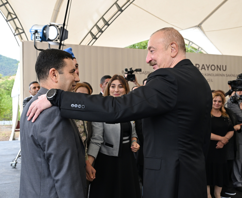 President Ilham Aliyev meets residents of Badara, Dashbulag, Seyidbeyli, and Shushakand villages of Khojaly (PHOTO)