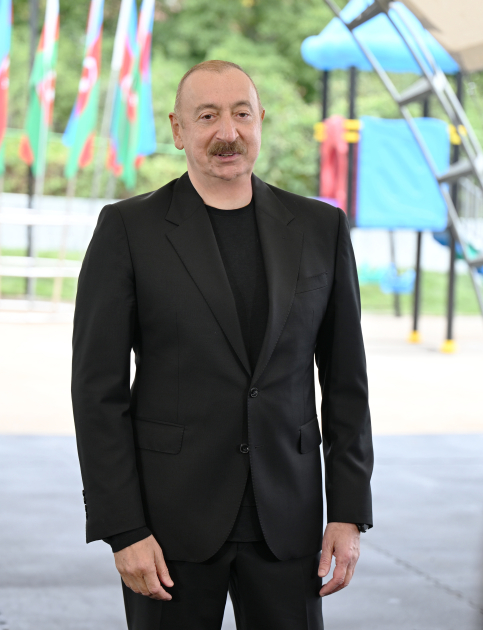 President Ilham Aliyev meets residents of Badara, Dashbulag, Seyidbeyli, and Shushakand villages of Khojaly (PHOTO)
