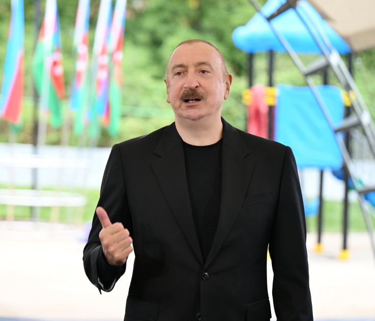 President Ilham Aliyev meets residents of Badara, Dashbulag, Seyidbeyli, and Shushakand villages of Khojaly (PHOTO)