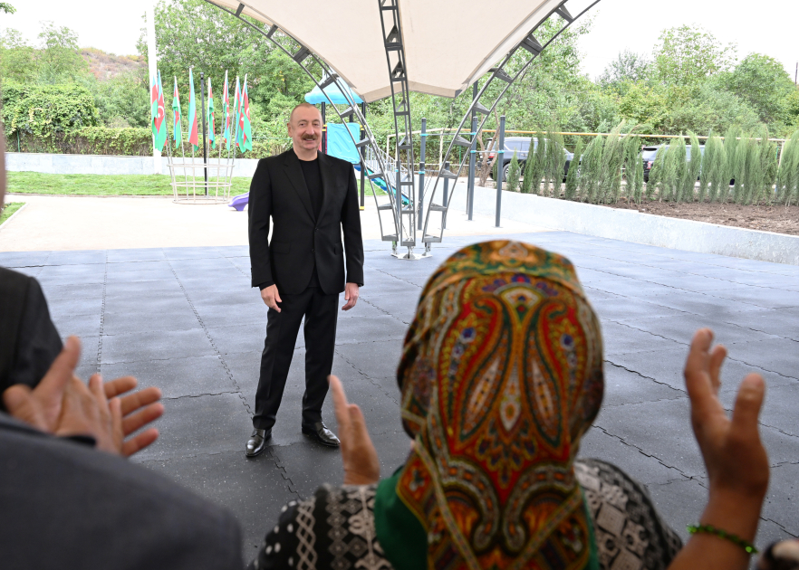 President Ilham Aliyev meets residents of Badara, Dashbulag, Seyidbeyli, and Shushakand villages of Khojaly (PHOTO)
