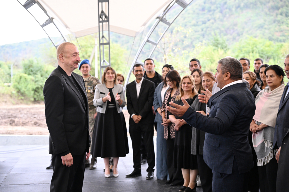 President Ilham Aliyev meets residents of Badara, Dashbulag, Seyidbeyli, and Shushakand villages of Khojaly (PHOTO)