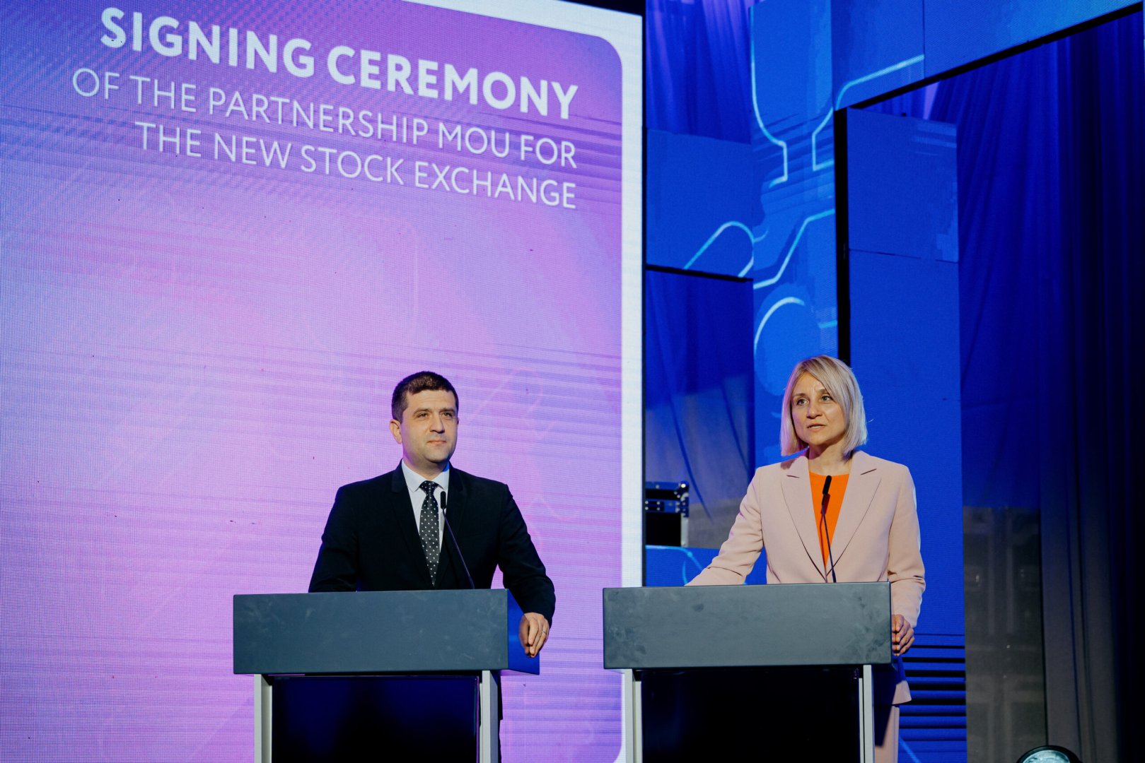 Romania, Moldova sign memorandum to launch new stock exchange (PHOTO)