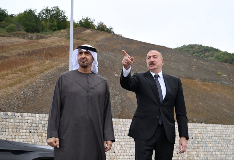 President Ilham Aliyev, UAE President pose for photo against background of Dashalti village in Shusha district (PHOTO)
