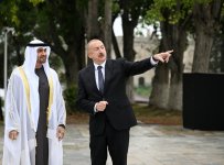 President Ilham Aliyev, UAE President view bullet-riddled monuments of prominent Azerbaijani figures in Shusha (PHOTO)