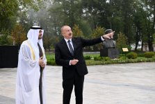 President Ilham Aliyev, UAE President view bullet-riddled monuments of prominent Azerbaijani figures in Shusha (PHOTO)