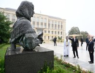 President Ilham Aliyev, UAE President view bullet-riddled monuments of prominent Azerbaijani figures in Shusha (PHOTO)