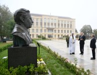 President Ilham Aliyev, UAE President view bullet-riddled monuments of prominent Azerbaijani figures in Shusha (PHOTO)