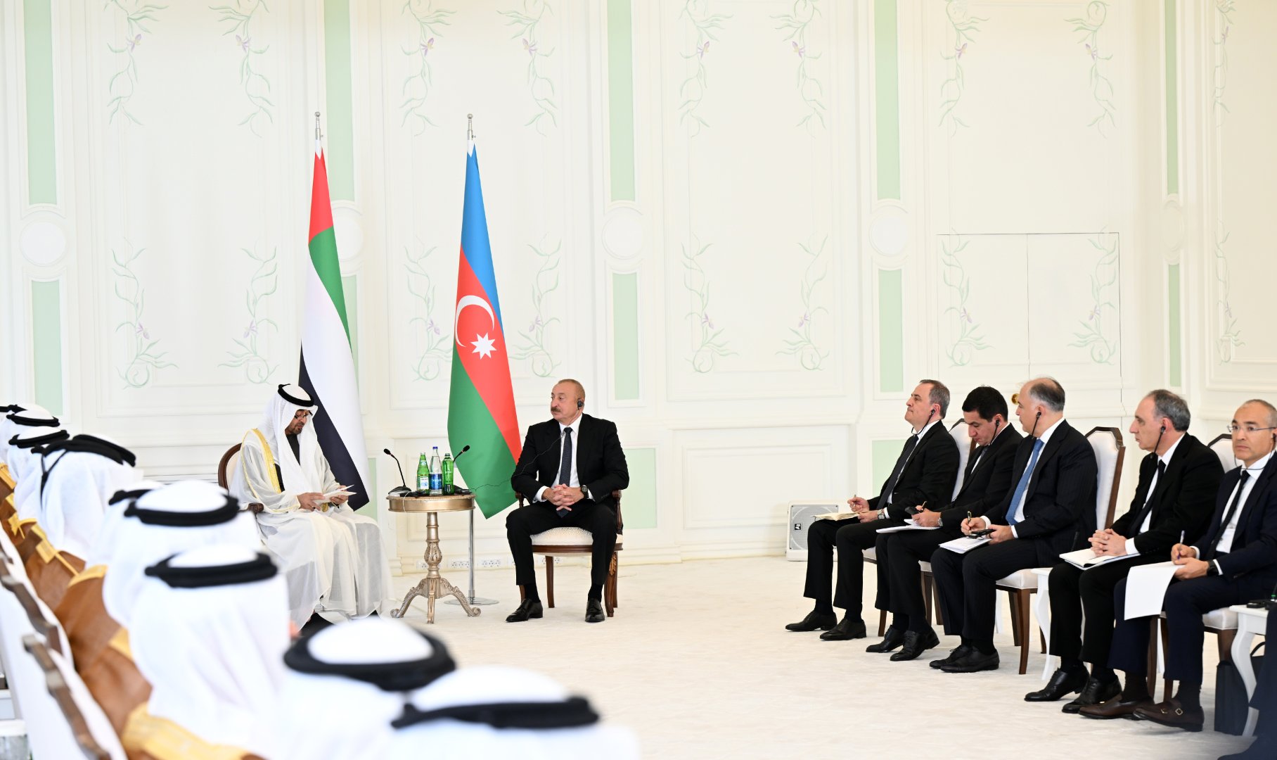 President Ilham Aliyev, UAE President hold expanded meeting, exchange signed documents (PHOTO)