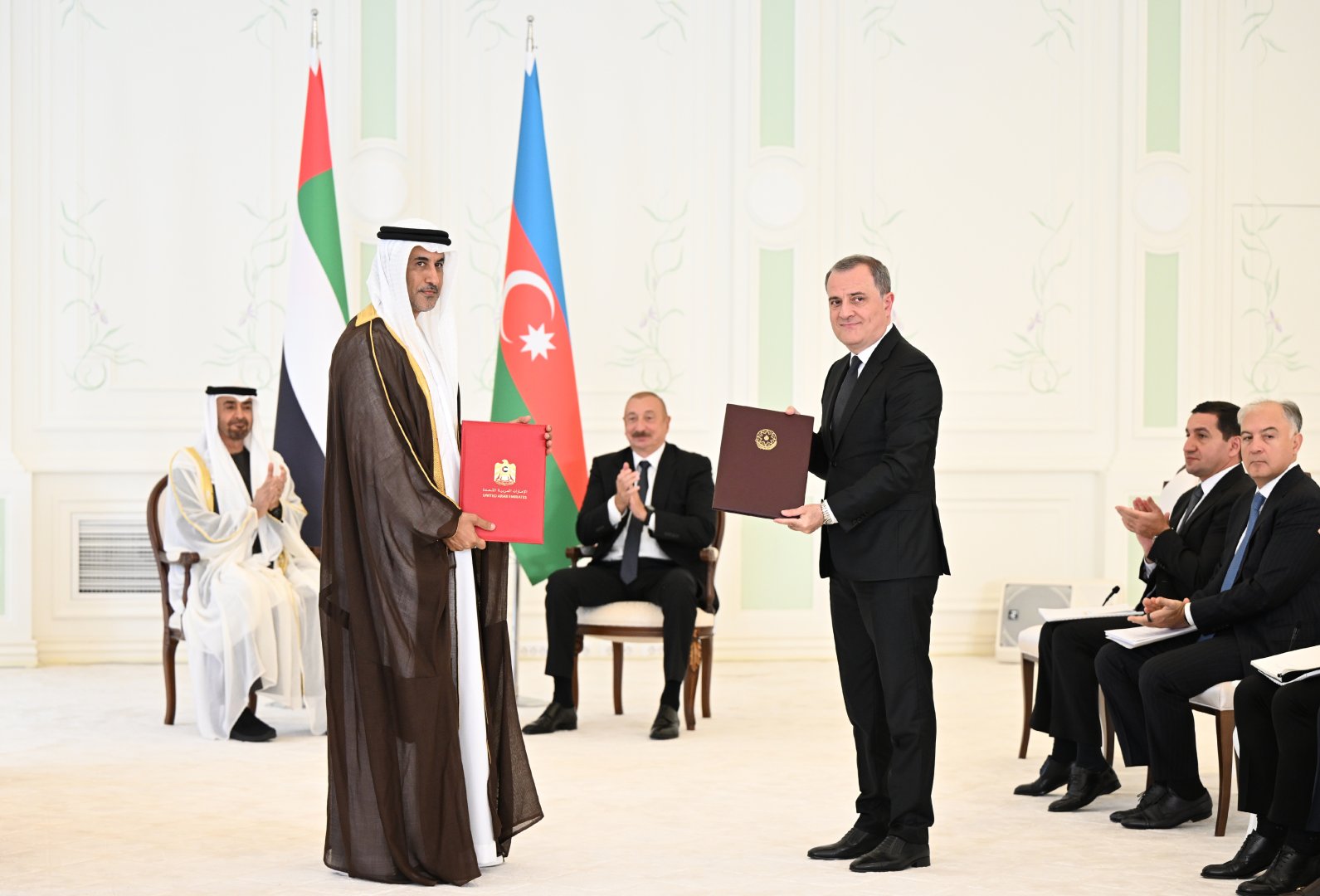 President Ilham Aliyev, UAE President hold expanded meeting, exchange signed documents (PHOTO)