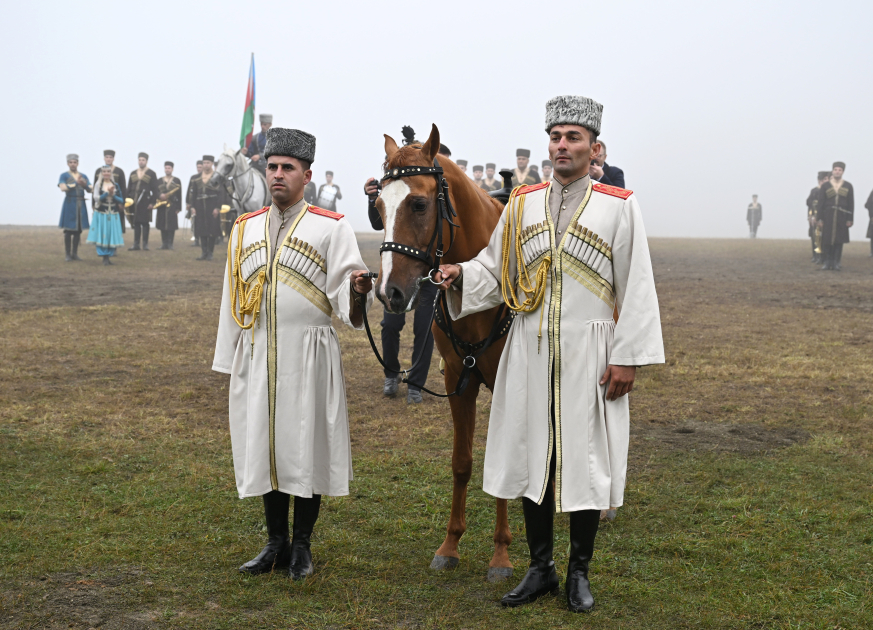 President Ilham Aliyev, UAE President watch Karabakh horses show at Jidir Duzu (PHOTO)