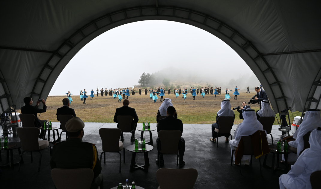 President Ilham Aliyev, UAE President watch Karabakh horses show at Jidir Duzu (PHOTO)