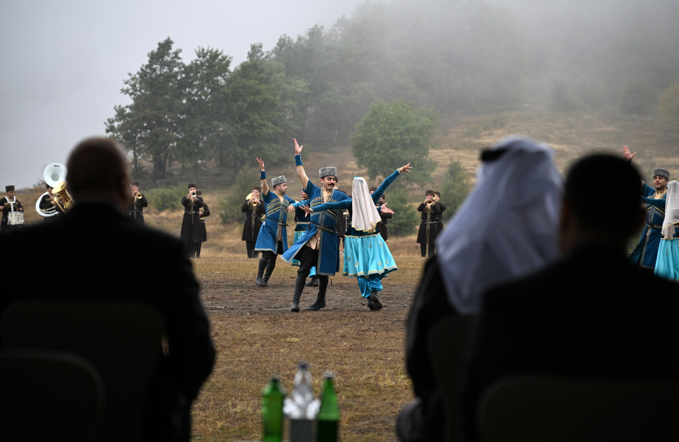 President Ilham Aliyev, UAE President watch Karabakh horses show at Jidir Duzu (PHOTO)