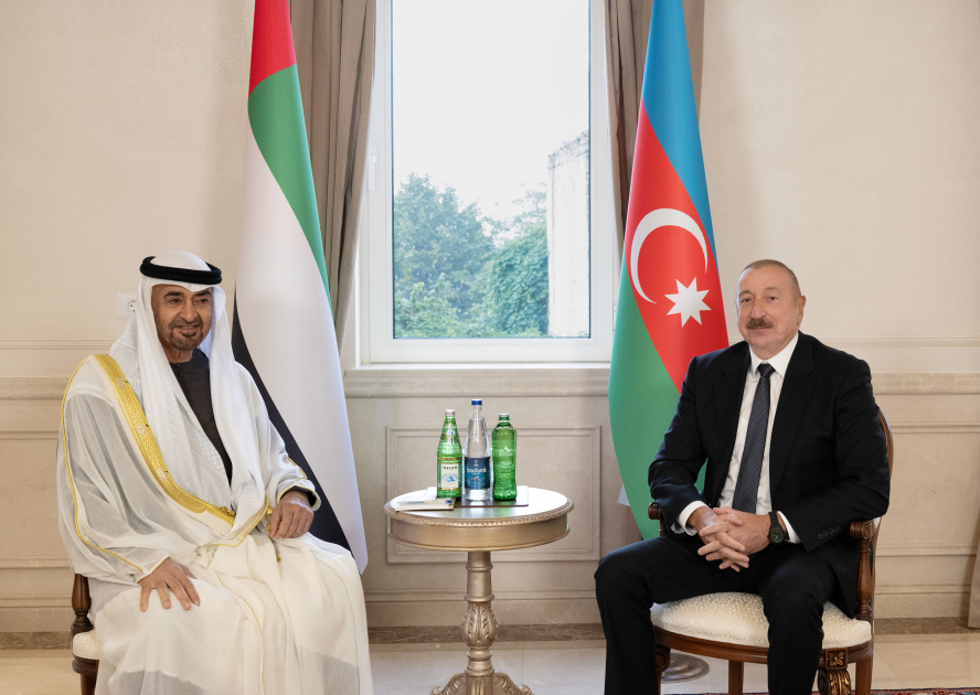 President Ilham Aliyev holds one-on-one meeting with President of United Arab Emirates (PHOTO)