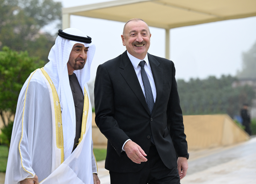 President Ilham Aliyev, UAE President view bullet-riddled monuments of prominent Azerbaijani figures in Shusha (PHOTO)