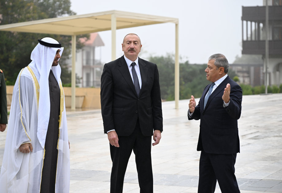 President Ilham Aliyev, UAE President view bullet-riddled monuments of prominent Azerbaijani figures in Shusha (PHOTO)