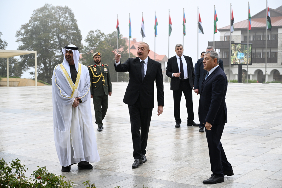 President Ilham Aliyev, UAE President view bullet-riddled monuments of prominent Azerbaijani figures in Shusha (PHOTO)