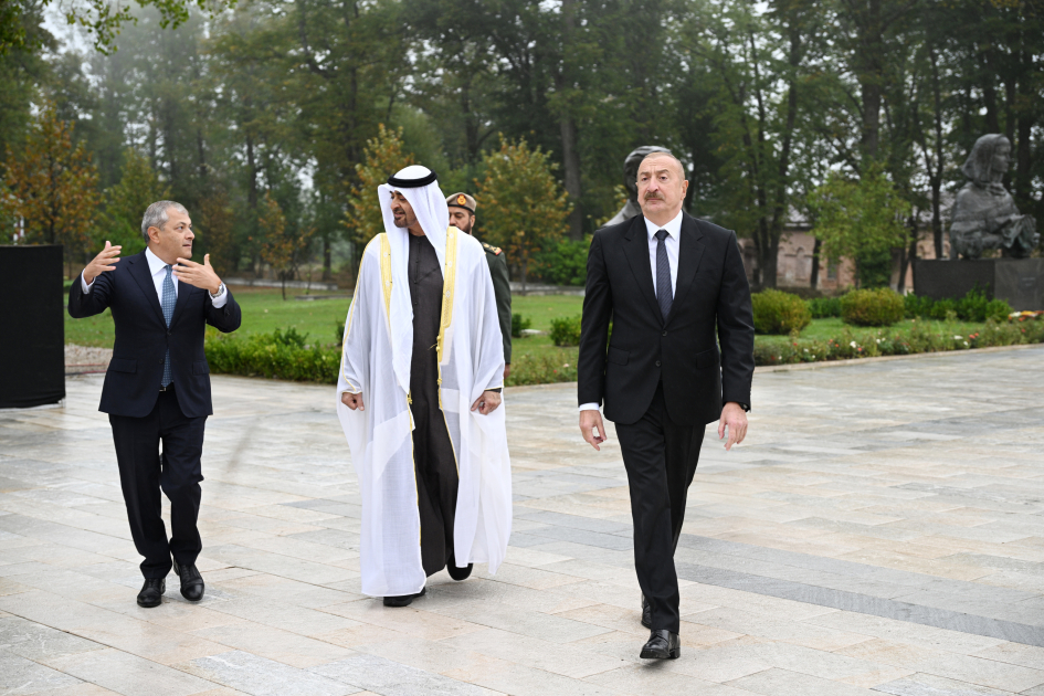 President Ilham Aliyev, UAE President view bullet-riddled monuments of prominent Azerbaijani figures in Shusha (PHOTO)