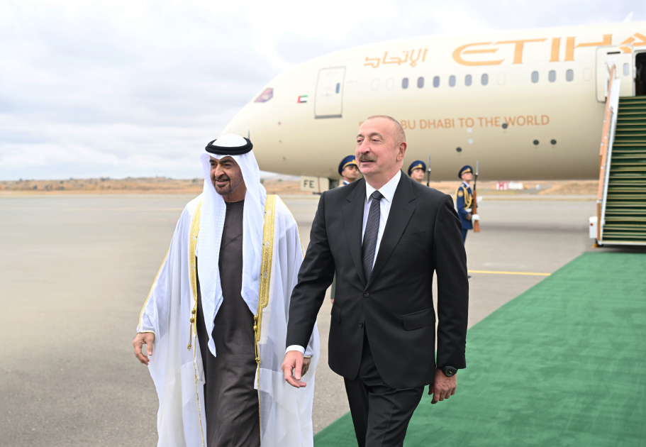 President of UAE arrives on official visit to Azerbaijan (PHOTO)