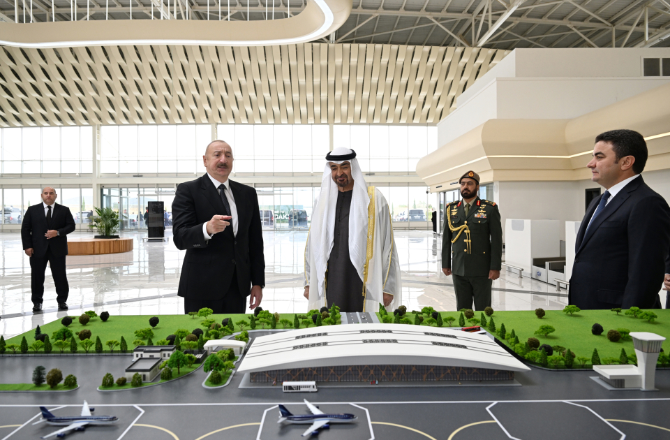 President of UAE arrives on official visit to Azerbaijan (PHOTO)