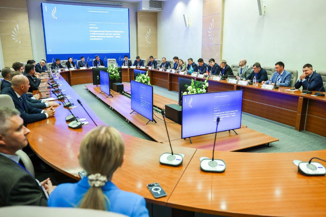 Kazakhstan, Russia ink new energy co-op deals to boost oil and gas projects