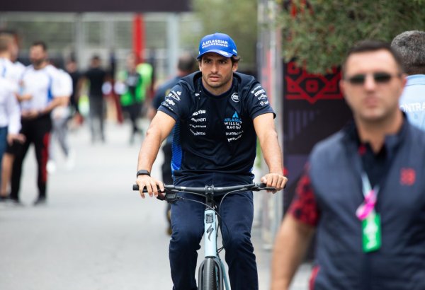 Formula 1 stars lighting up paddock as clock ticks down to Baku race (PHOTO)