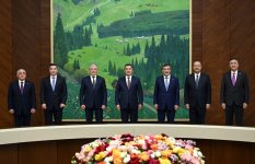 Azerbaijan's PM meets with Kyrgyzstan's president in Bishkek (PHOTO)