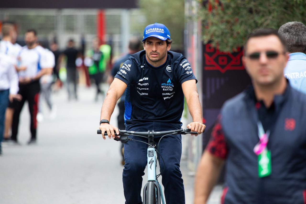 Formula 1 stars lighting up paddock as clock ticks down to Baku race (PHOTO)
