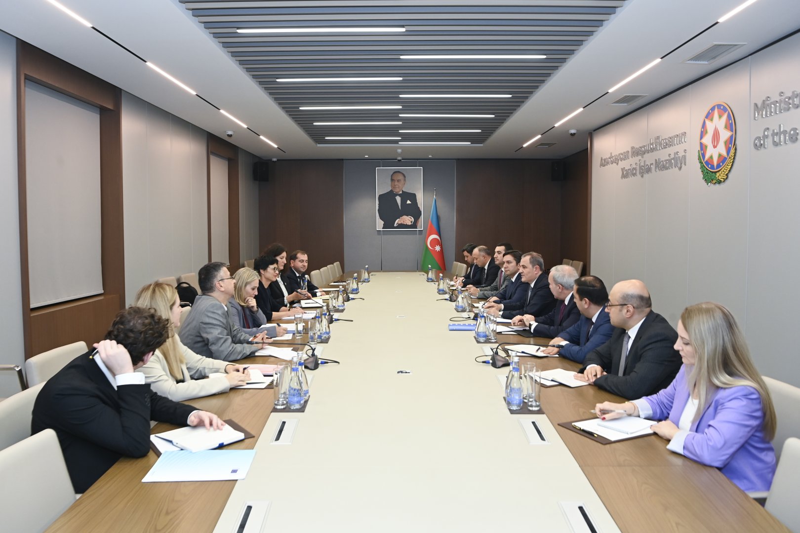 Azerbaijani FM meets with EU Commissioner for Enlargement (PHOTO)
