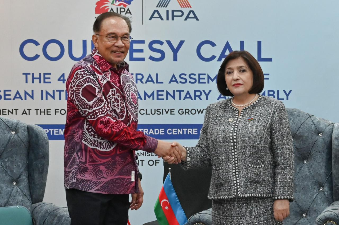 Azerbaijani Parliament Speaker meets with Malaysian PM (PHOTO)
