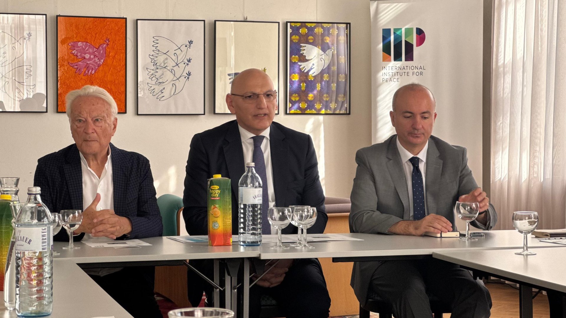 Elchin Amirbayov holds talks with Austrian officials (PHOTO)