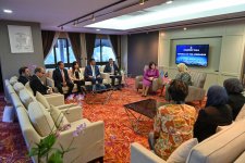 Azerbaijani parliament speaker meets with former executive director of UN-HABITAT (PHOTO)