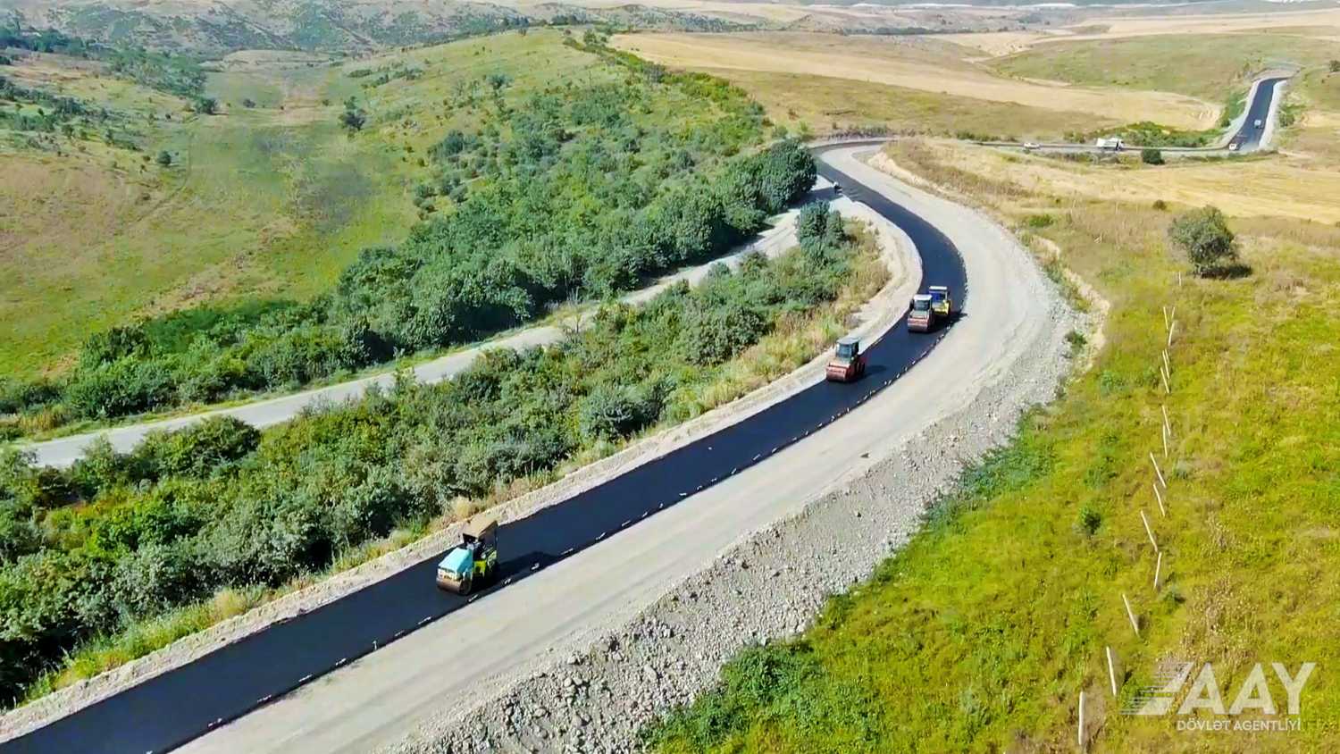 Azerbaijan keeps laying Sugovushan-Sarsang reservoir, Gozlukorpu-Kalbajar road (PHOTO/VIDEO)