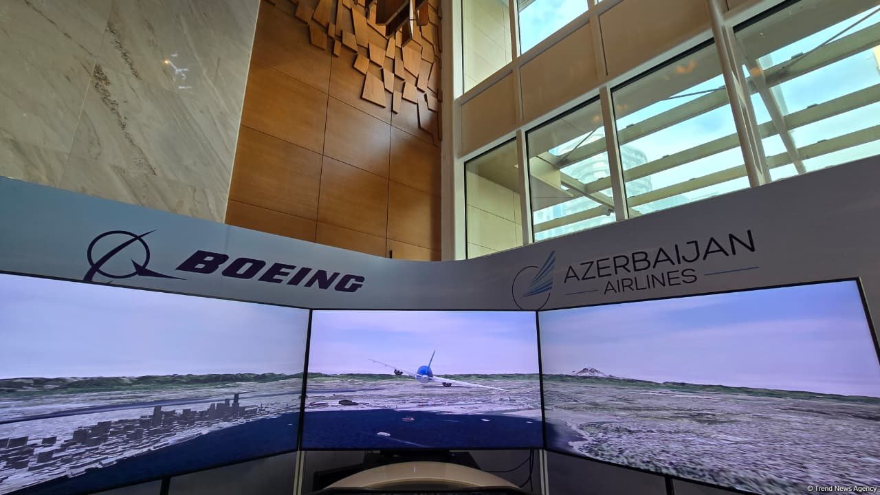 Azerbaijan’s Baku showcases 'Boeing 787 Dreamliner' simulator presentation (PHOTO)