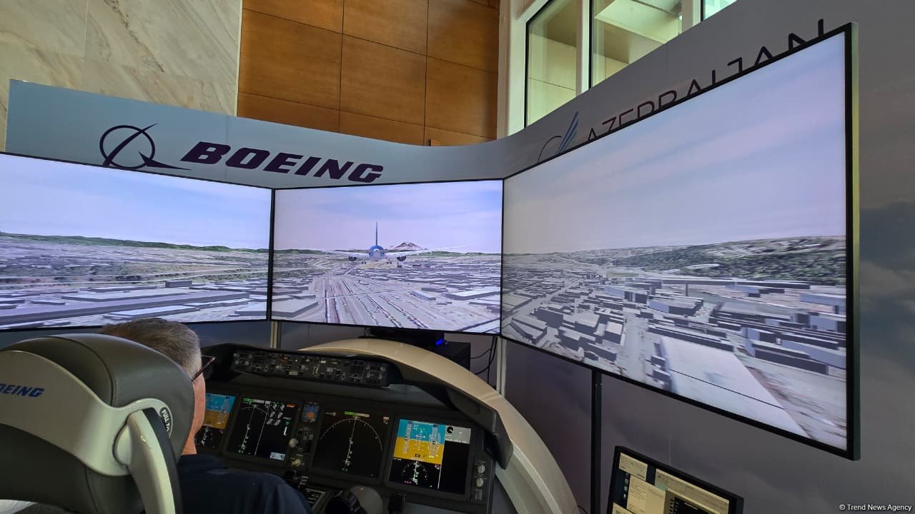 Azerbaijan’s Baku showcases 'Boeing 787 Dreamliner' simulator presentation (PHOTO)