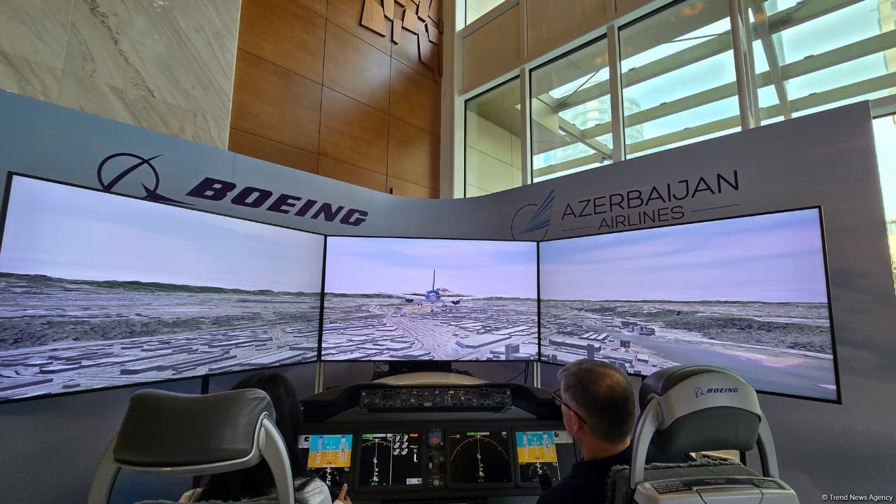 Azerbaijan’s Baku showcases 'Boeing 787 Dreamliner' simulator presentation (PHOTO)