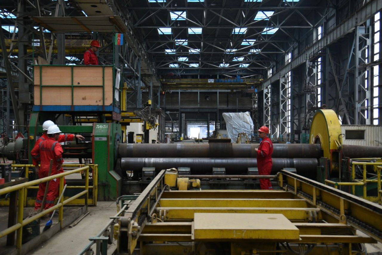 Journey to Depths of Caspian Sea: Human factor behind offshore oil platforms (PHOTO)