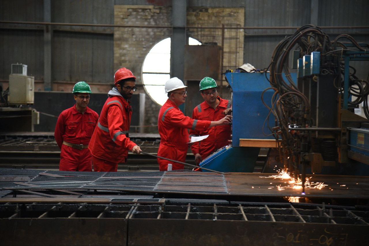 Journey to Depths of Caspian Sea: Human factor behind offshore oil platforms (PHOTO)