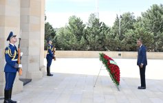 President of Rwanda Paul Kagame pays tribute to Azerbaijani martyrs in Baku (PHOTO)