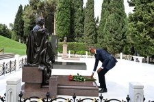 President of Rwanda pays tribute to National Leader Heydar Aliyev (PHOTO)