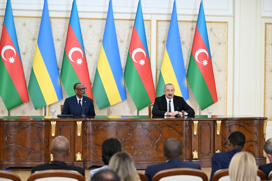 President Ilham Aliyev and Rwandan President exchange signed documents, make press statements (PHOTO)