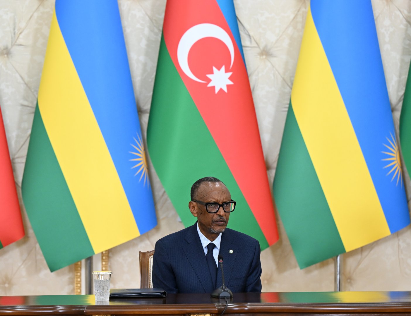 President Ilham Aliyev and Rwandan President exchange signed documents, make press statements (PHOTO)