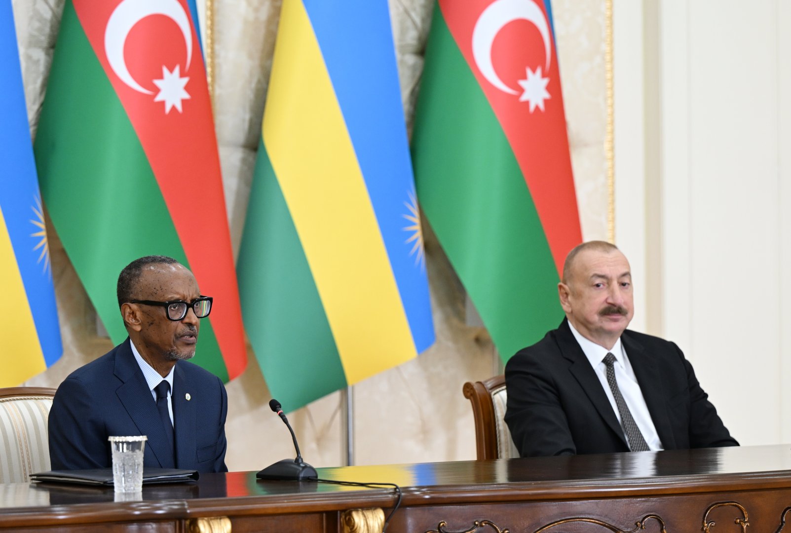 President Ilham Aliyev and Rwandan President exchange signed documents, make press statements (PHOTO)
