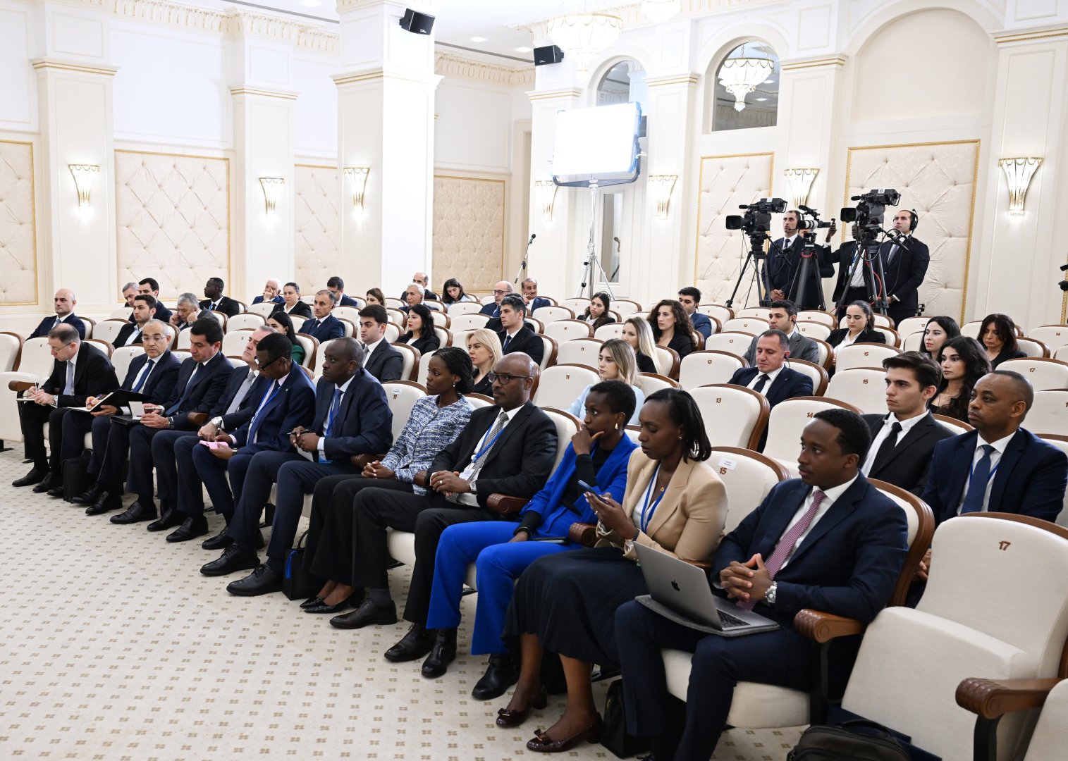 President Ilham Aliyev and Rwandan President exchange signed documents, make press statements (PHOTO)