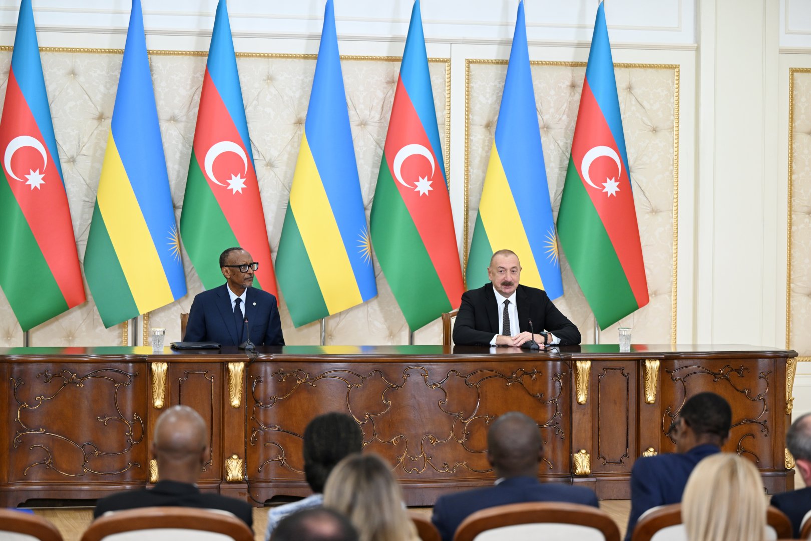 President Ilham Aliyev and Rwandan President exchange signed documents, make press statements (PHOTO)