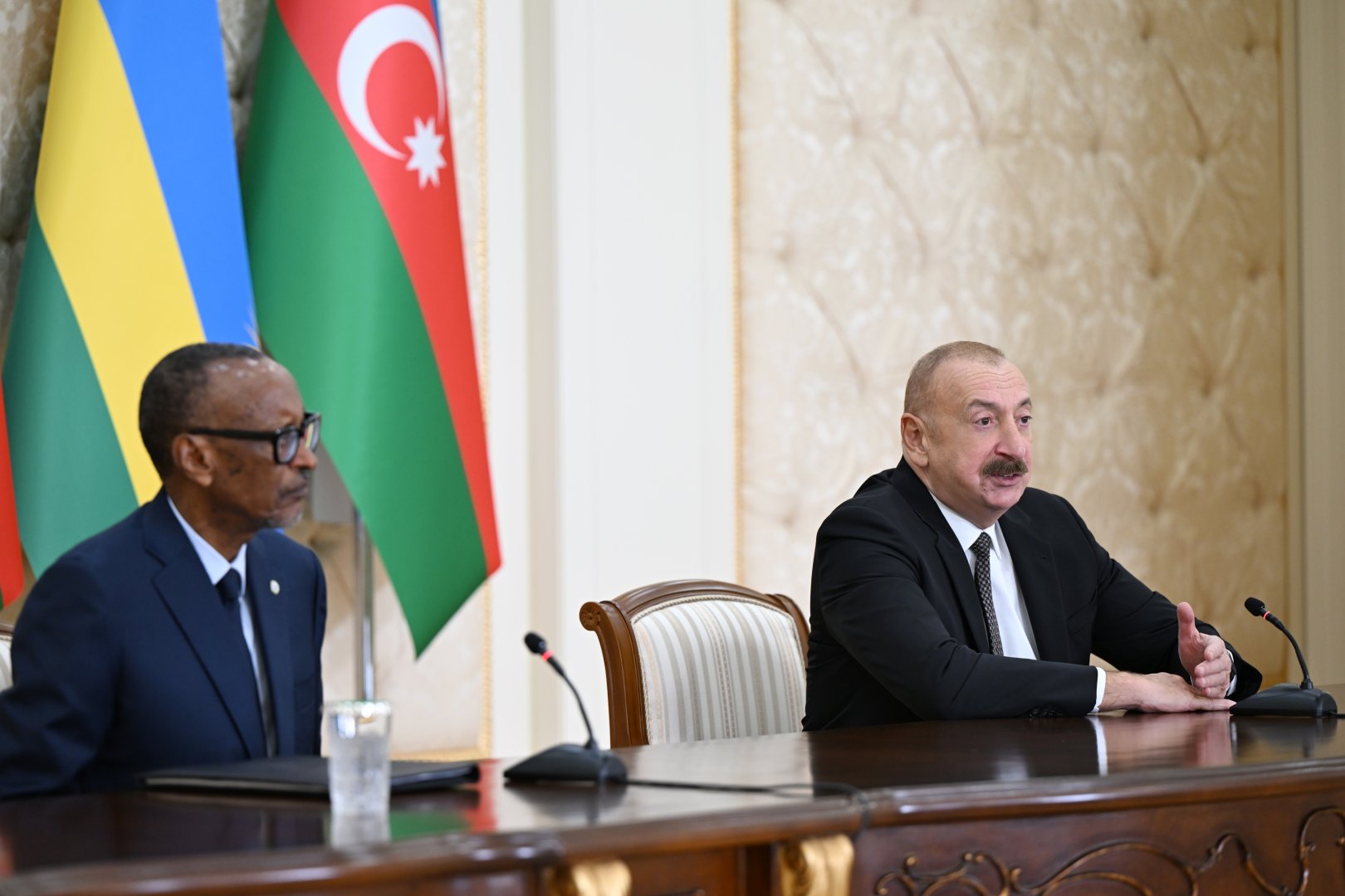 President Ilham Aliyev and Rwandan President exchange signed documents, make press statements (PHOTO)
