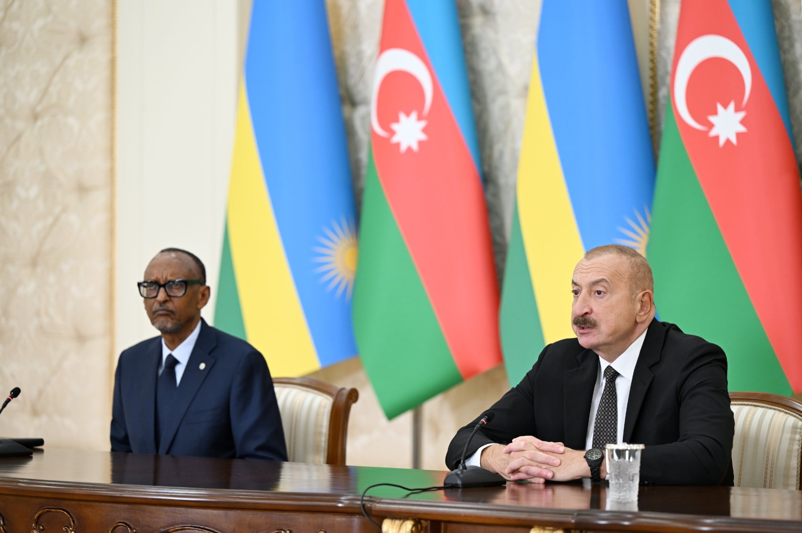 President Ilham Aliyev and Rwandan President exchange signed documents, make press statements (PHOTO)