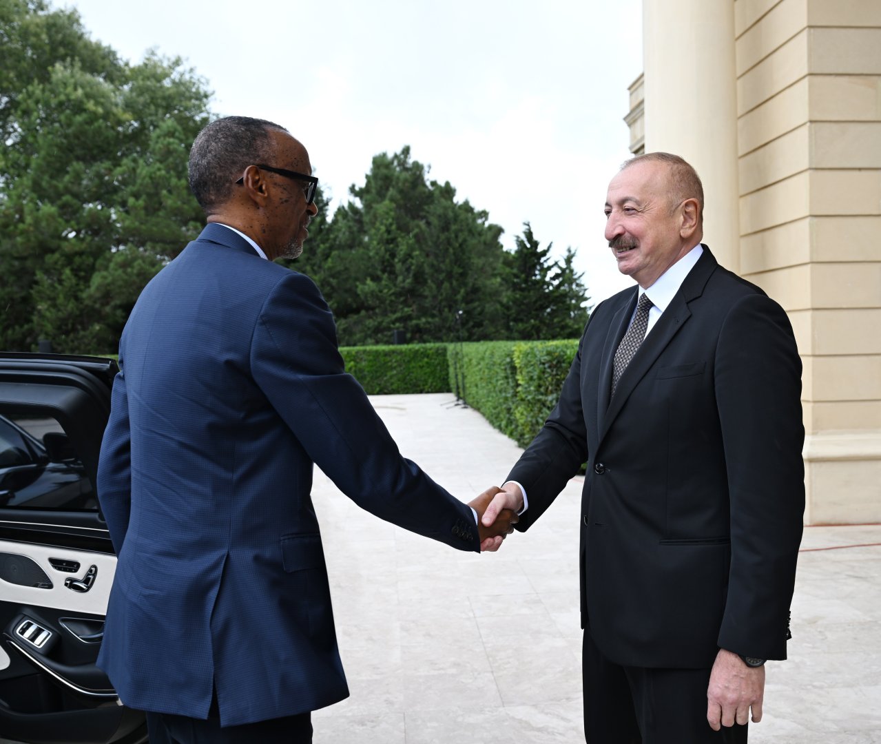 Baku hosts official welcome ceremony for President of Rwanda (PHOTO)